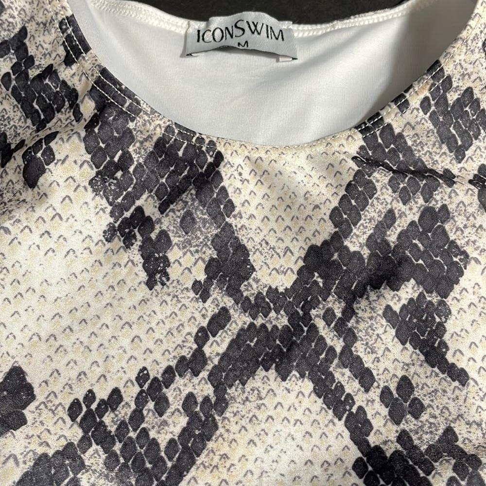ICON SWIM Snakeskin crew neck swim top in women’s size Medium - Picture 7 of 8
